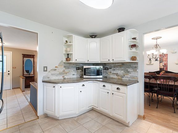 4th image of 302 Williams Dr