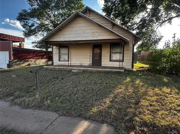 805 N 4th St, Sayre, OK 73662