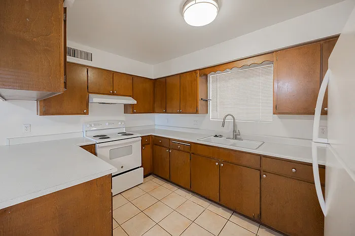 617 E Brown Rd — Photo 9