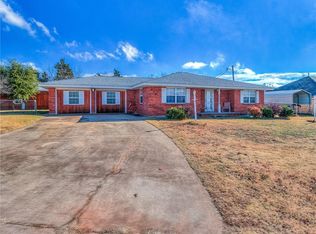 528 S Lakehoma Place Dr, Mustang, OK 73064