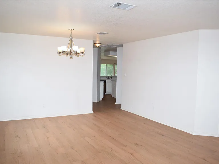 2418 Willow Way — Photo 4
