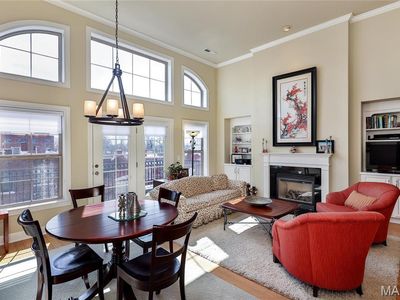 2211 S Grand Blvd APT 310, Saint louis, MO, 63104