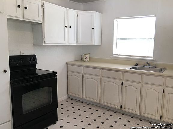 5th image of 623 Sterling St