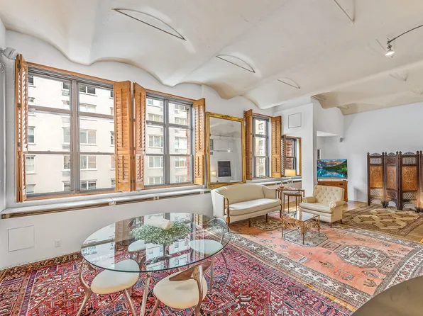 161 West 15th Street image 1 of 14