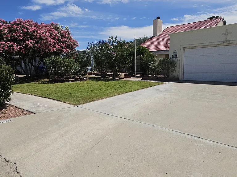 650 Frontier Dr — Photo 2