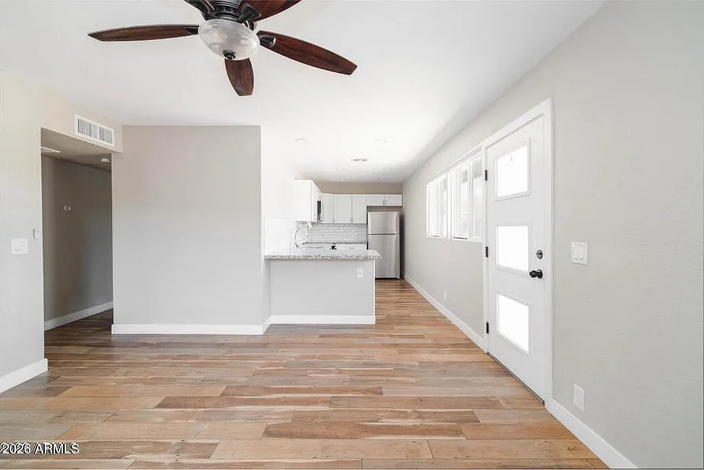 2 bed, 2.0 bath, 896 sqft, $1,550 — Photo 2