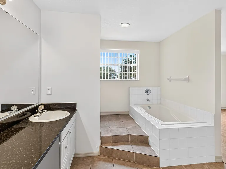 2204 Fan Palm Dr — Photo 19