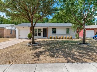 110 W Cober Dr, Grand Prairie, TX 75051