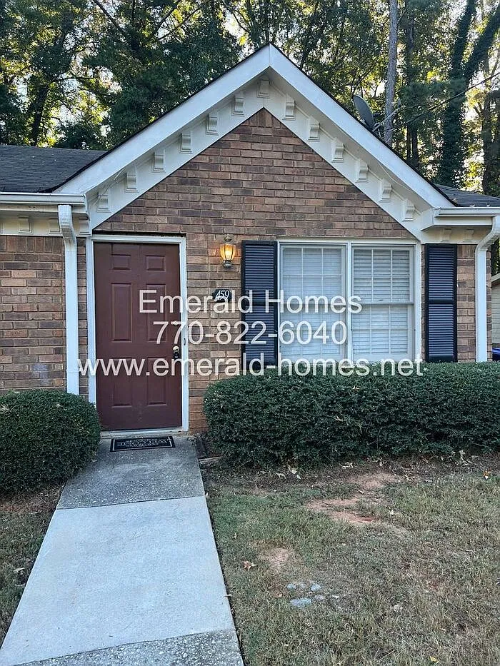 2 bed, 1.0 bath, 900 sqft, $1,299 — Photo 2