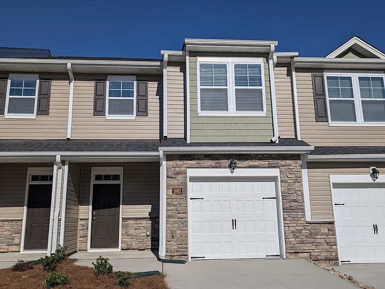 1662 Hallview Ct — Photo 1