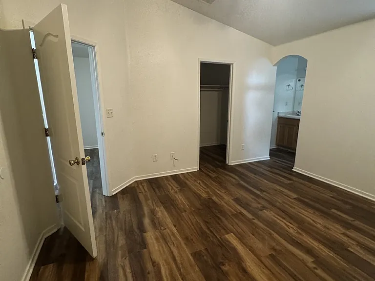 2138 W Solis St — Photo 15