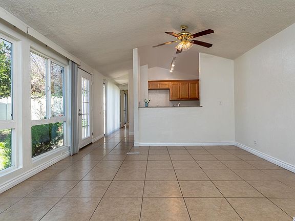 3rd image of 1563 Club Dr