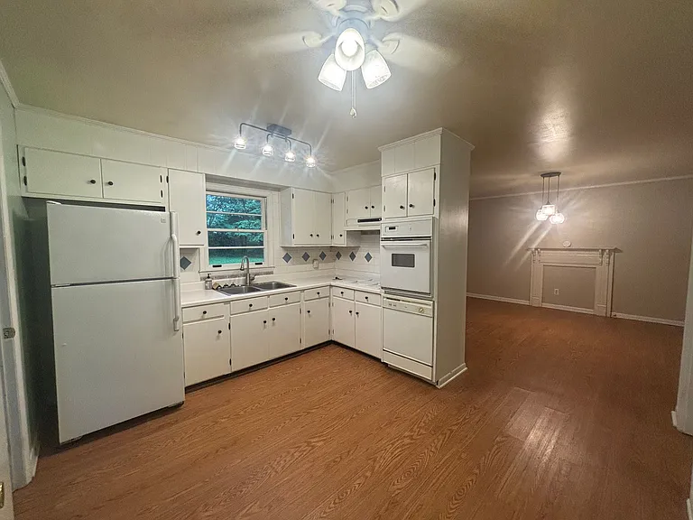 1735 Cardinal Rd — Photo 2