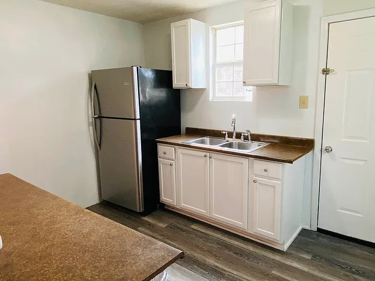 1260 Hillridge Dr — Photo 8