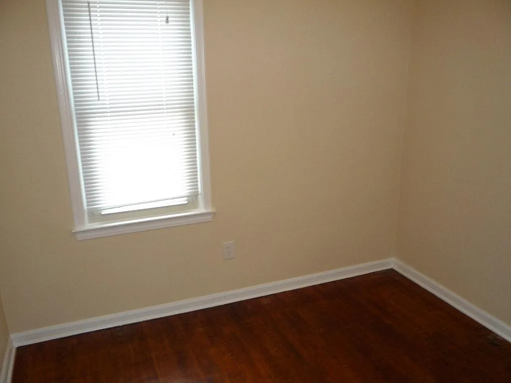 3 bed, 900 sqft, $1,350 — Photo 4