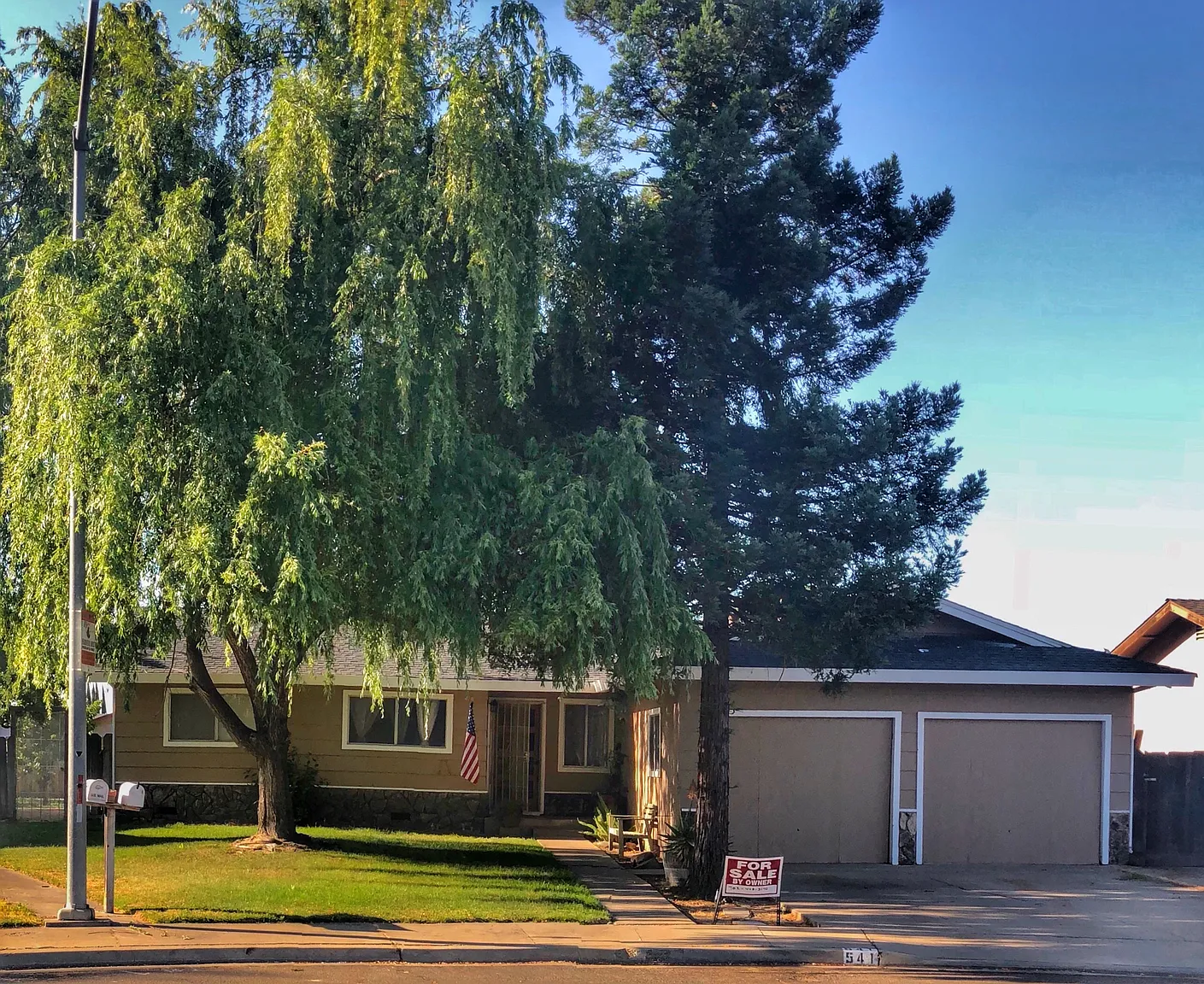 541 Bates Way photo 1