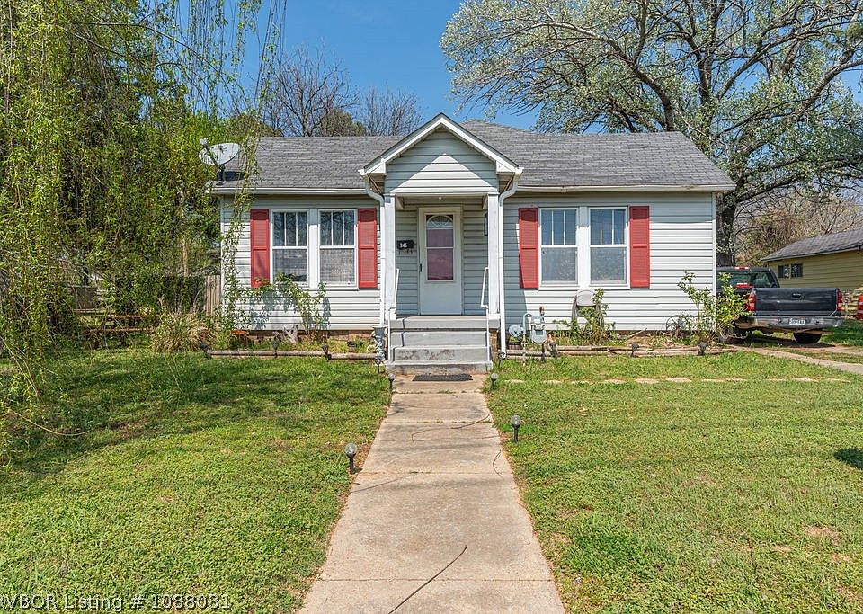 1st image of 945 E Main St