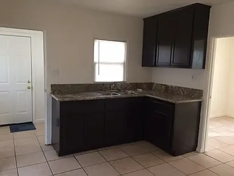 1413 Beale Ave — Photo 3