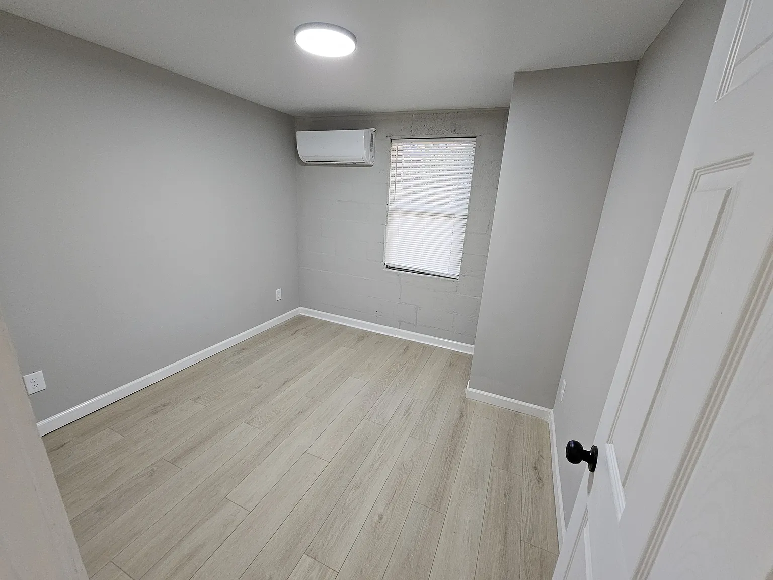 2 bed, 700 sqft, $750 — Photo 2