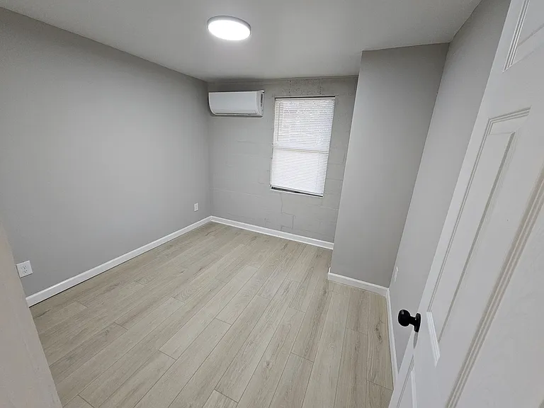 715 Woodard Ave — Photo 2
