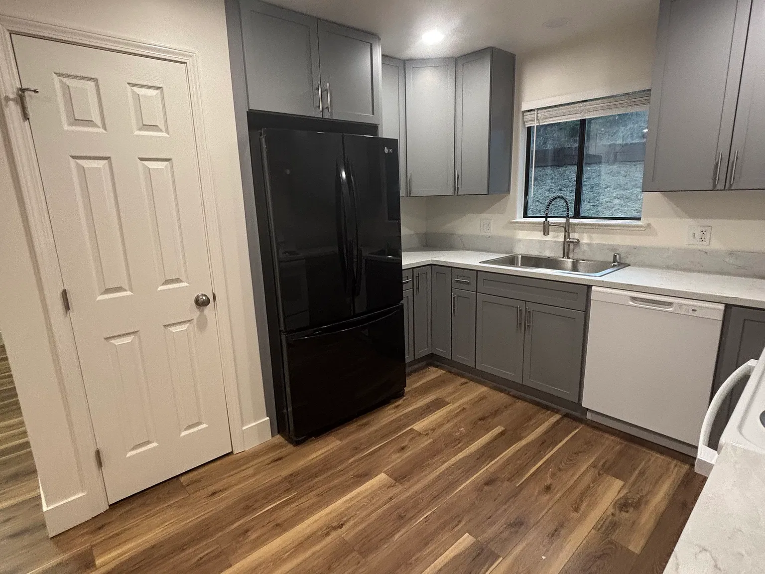 2 bed, 900 sqft, $2,000 — Photo 4