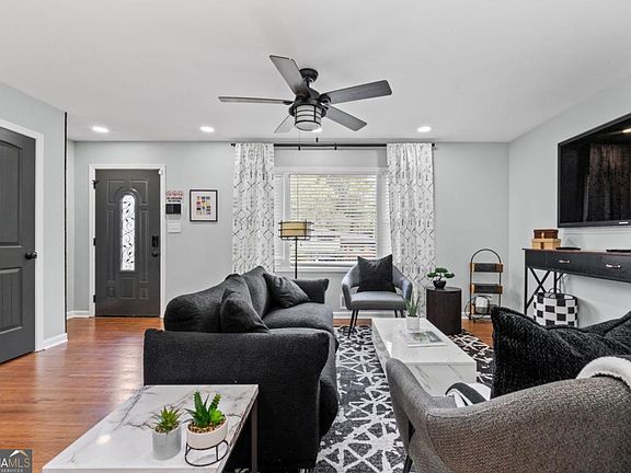 3rd image of 1467 Timms Cir SE
