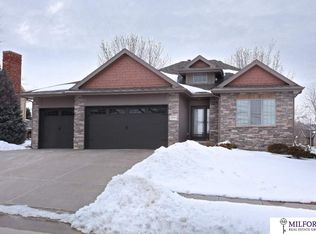 17604 Ventana Cir, Omaha, NE 68136