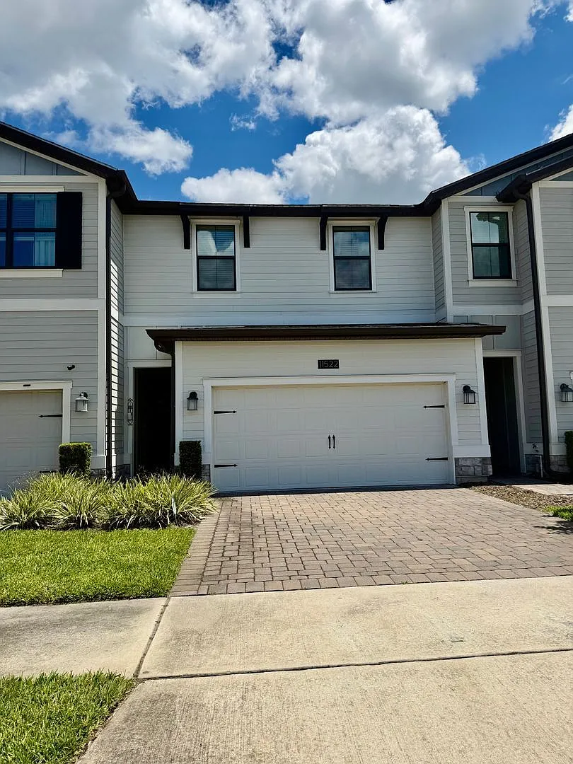 Photo 1 of 24 - 11522 Whistling Pine Way - Orlando, FL Primary Photo - 11522 Whistling Pine Way