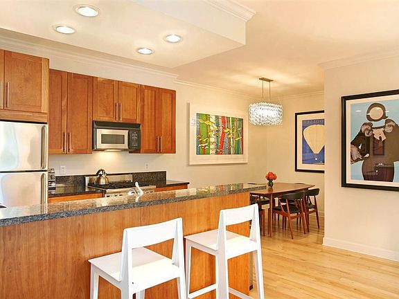 3rd image of 534 Hudson St APT 3C