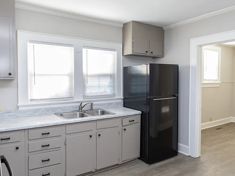 122 Jefferson St — Photo 4