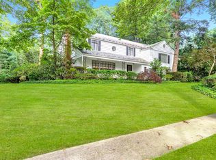1 Hampton Rd, Great Neck, NY 11020