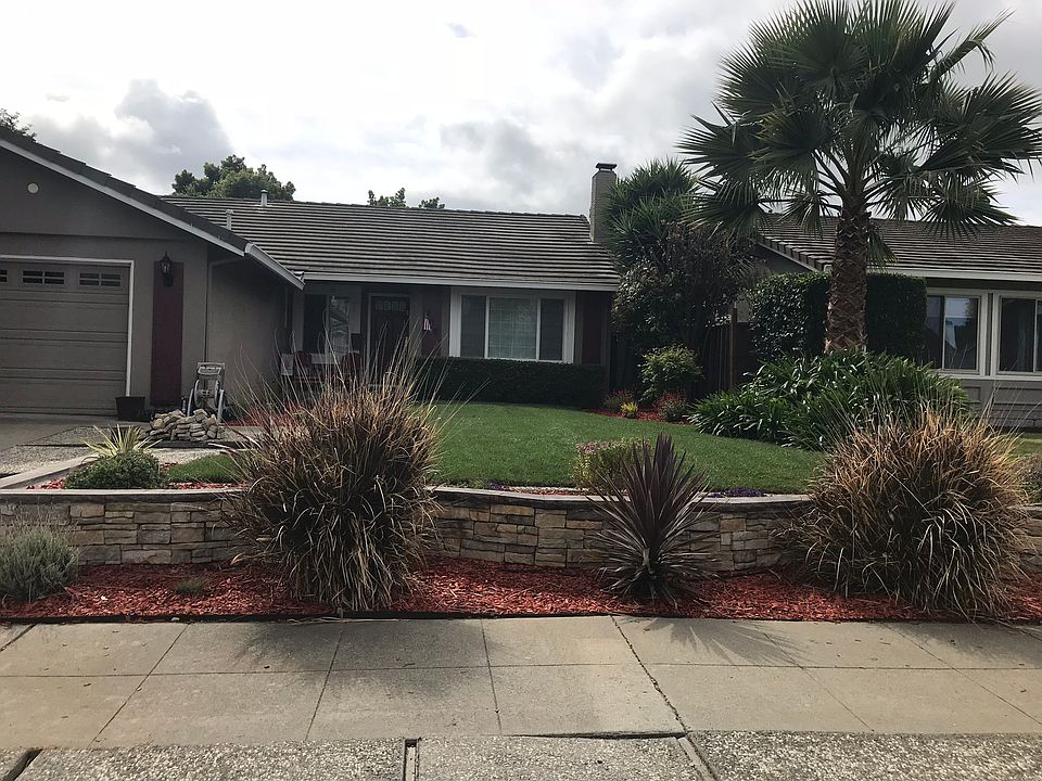 1st image of 208 Arbor Valley Ct