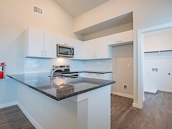 5th image of 655 Wheatfield Dr