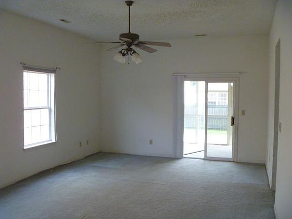 5th image of 7059 Moriarty Dr