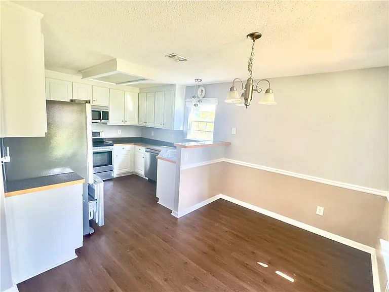 211 Lucas Way — Photo 4