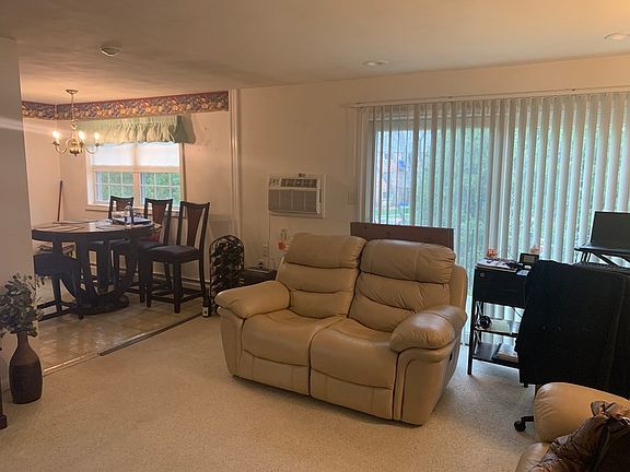 4th image of 90 Edgelawn Ave APT 5