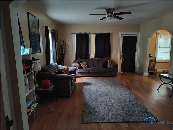 4th image of 4118 Parrakeet Ave