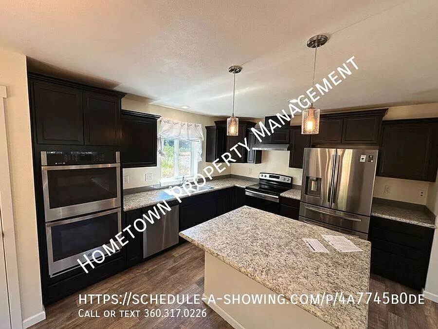 3 Bedroom Home on an Acre of Land with Air Conditioning! — Photo 2