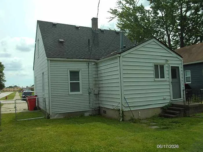 25627 Paige St — Photo 2