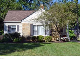 510 Lake Forest Dr, Bay Village, OH