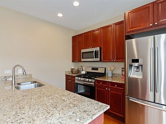 5th image of 523 Grove Ln #B