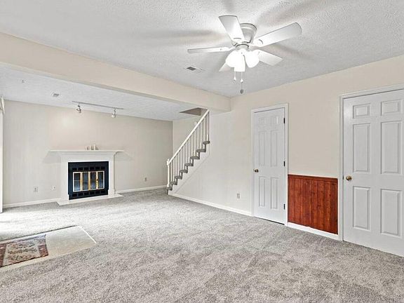 2nd image of 433 Darby Creek Rd APT D