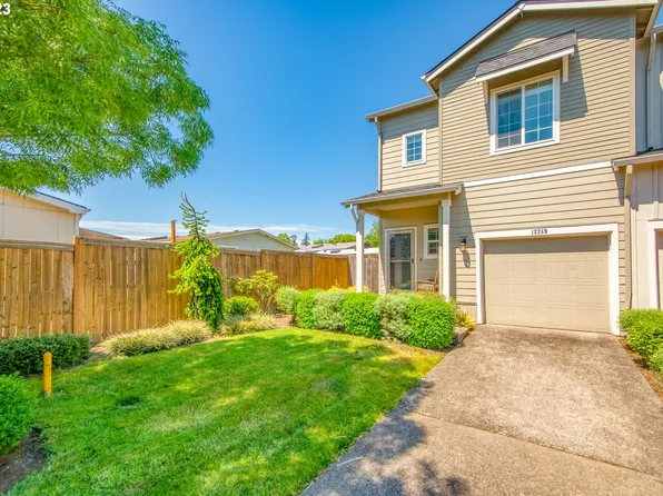 12249 SW Pond Ln, King City, OR 97224