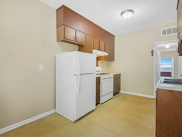 Oakmont Apartments — Photo 30