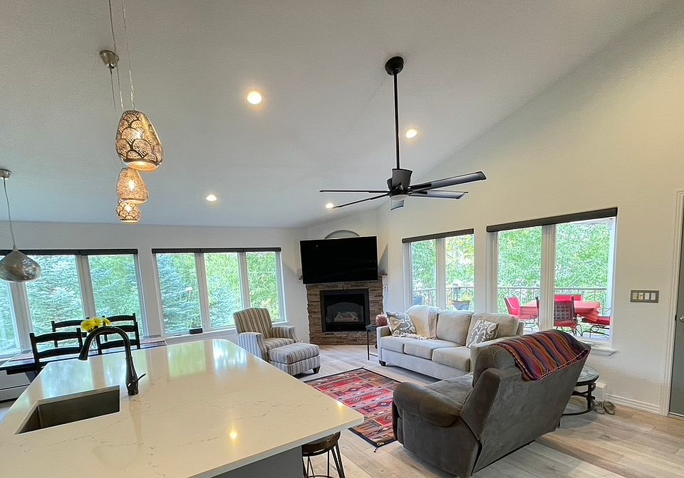 Open living room, kitchen, dining room area