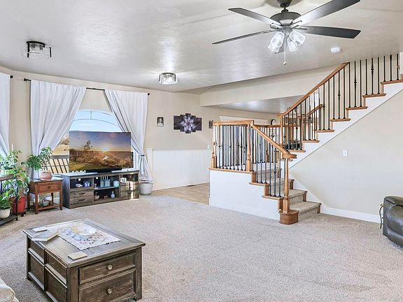 4th image of 560 Riverview Dr