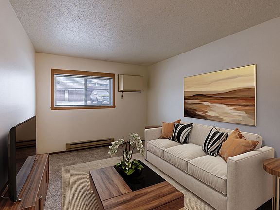 Fargo, ND Parkwood East and West Apartments | Living