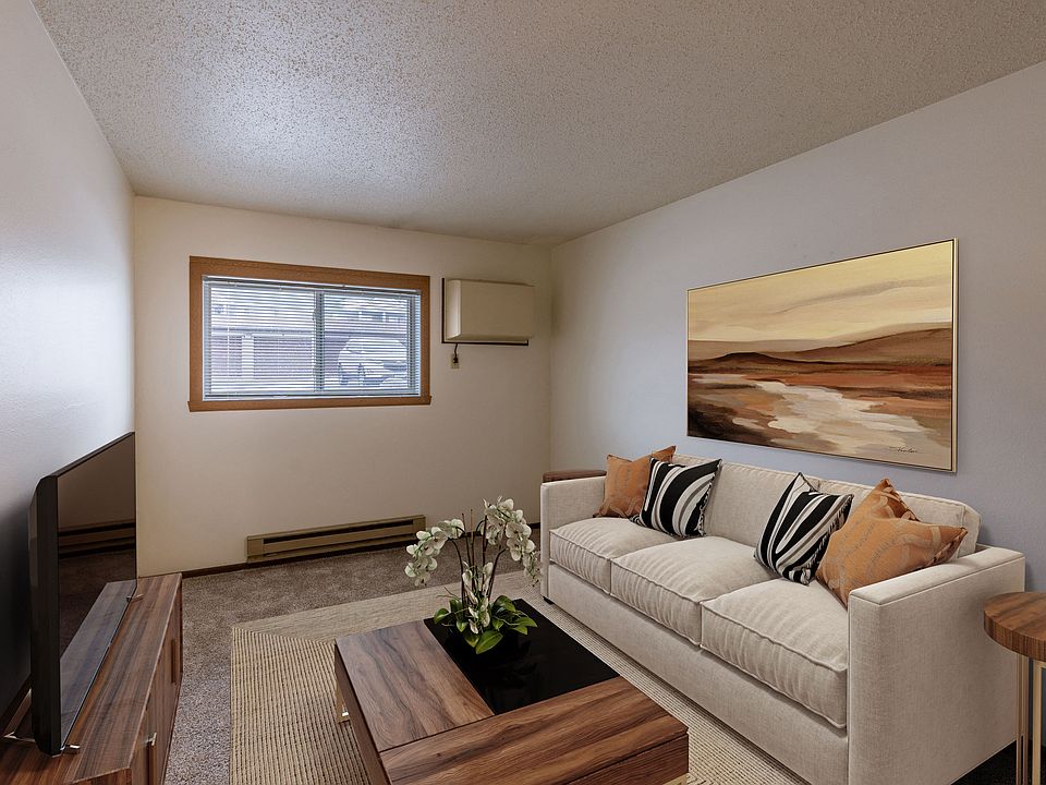 Fargo, ND Parkwood East and West Apartments | Living