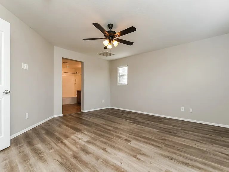 2523 E Bart St — Photo 7