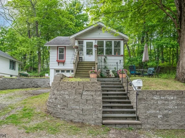 133 Woodside Ave, Newton Town, NJ 07860